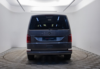 Подержанный автомобиль Volkswagen Multivan 2015 года (5 фото)