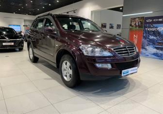 Подержанный автомобиль SsangYong Kyron 2011 года (3 фото)