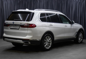 Подержанный автомобиль BMW X7 2019 года (5 фото)