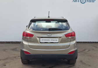 Подержанный автомобиль Hyundai ix35 2010 года (6 фото)