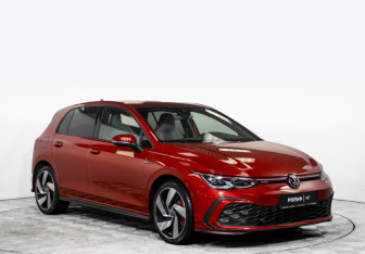 Подержанный автомобиль Volkswagen Golf GTI Hatchback 2021 года (3 фото)