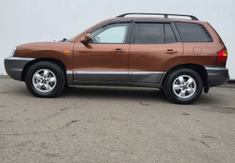 Подержанный автомобиль Hyundai Santa Fe 2003 года (8 фото)