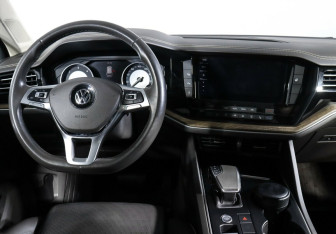 Подержанный автомобиль Volkswagen Touareg 2018 года (8 фото)