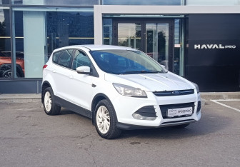 Подержанный автомобиль Ford Kuga 2015 года (3 фото)