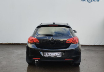 Подержанный автомобиль Opel Astra Hatchback 2010 года (7 фото)
