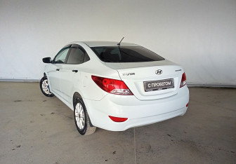 Подержанный автомобиль Hyundai Solaris Sedan 2014 года (4 фото)