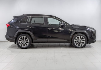 Подержанный автомобиль Toyota RAV4 2020 года (4 фото)