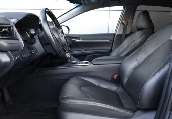 Подержанный автомобиль Toyota Camry Sedan 2021 года (10 фото)