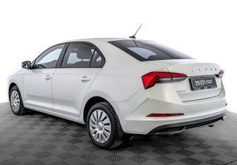 Подержанный автомобиль Skoda Rapid Liftback 2021 года (7 фото)