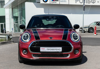Подержанный автомобиль MINI Hatch 2020 года (2 фото)