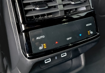 Подержанный автомобиль Geely Monjaro 2024 года (30 фото)