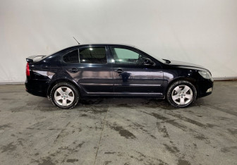 Подержанный автомобиль Skoda Octavia Liftback 2011 года (8 фото)