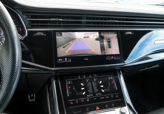 Подержанный автомобиль Audi Q8 2019 года (18 фото)