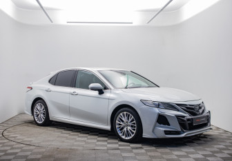 Подержанный автомобиль Toyota Camry Sedan 2019 года (3 фото)