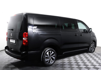 Подержанный автомобиль Peugeot Traveller 2020 года (5 фото)