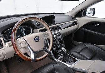 Подержанный автомобиль Volvo XC70 2012 года (11 фото)