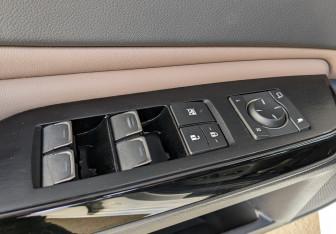 Подержанный автомобиль Lexus ES 2023 года (10 фото)