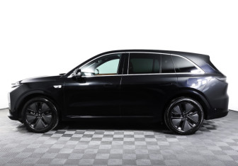 Подержанный автомобиль LiXiang L6 2024 года (8 фото)