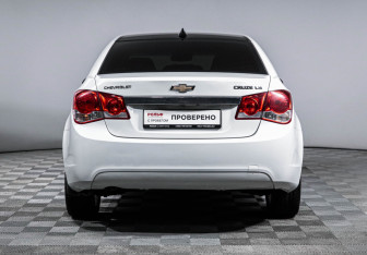 Подержанный автомобиль Chevrolet Cruze Sedan 2011 года (6 фото)