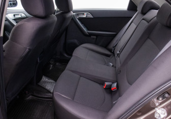 Подержанный автомобиль Kia Cerato Sedan 2012 года (11 фото)