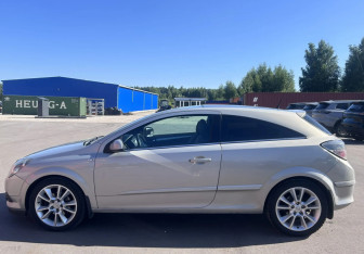 Подержанный автомобиль Opel Astra Hatchback 2010 года (7 фото)