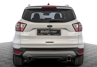 Подержанный автомобиль Ford Kuga 2019 года (6 фото)