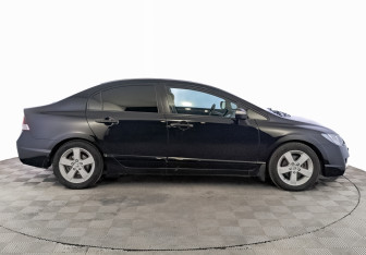 Подержанный автомобиль Honda Civic Sedan 2008 года (4 фото)