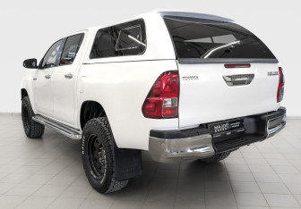 Подержанный автомобиль Toyota Hilux 2016 года (7 фото)