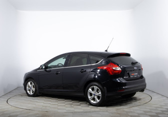 Подержанный автомобиль Ford Focus Hatchback 2013 года (7 фото)