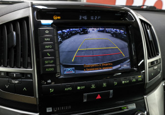 Подержанный автомобиль Toyota Land Cruiser Suv 2012 года (15 фото)