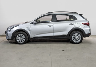 Подержанный автомобиль Kia Rio Hatchback 2021 года (8 фото)