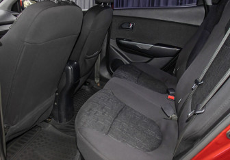 Подержанный автомобиль Kia Rio Sedan 2013 года (12 фото)