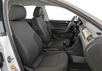 Подержанный автомобиль Skoda Rapid Liftback 2019 года (20 фото)