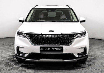 Подержанный автомобиль Kia Carnival 2020 года (2 фото)