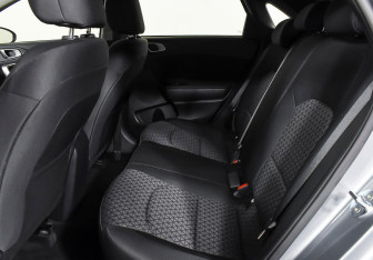 Подержанный автомобиль Kia Ceed Hatchback 2022 года (16 фото)