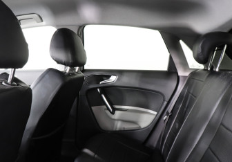 Подержанный автомобиль Audi A1 2012 года (8 фото)