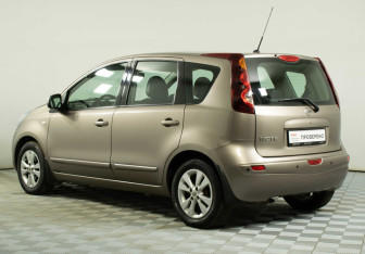 Подержанный автомобиль Nissan Note 2012 года (7 фото)