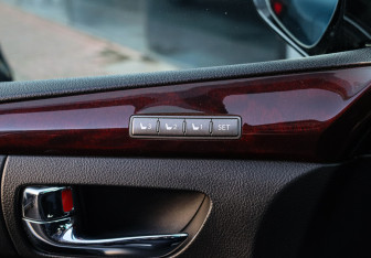 Подержанный автомобиль Lexus LX 2011 года (22 фото)