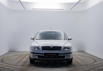 Подержанный автомобиль Skoda Octavia Liftback 2008 года (2 фото)