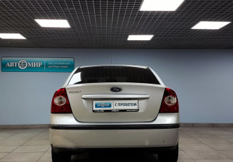 Подержанный автомобиль Ford Focus Sedan 2007 года (6 фото)