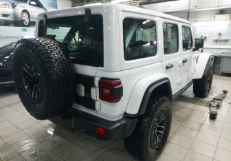 Новый Jeep Wrangler 2025 (3 фото)