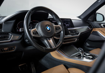 Подержанный автомобиль BMW X5 2018 года (14 фото)