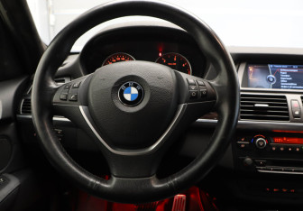Подержанный автомобиль BMW X5 2013 года (8 фото)