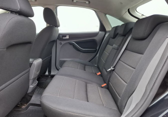Подержанный автомобиль Ford Focus Hatchback 2010 года (11 фото)