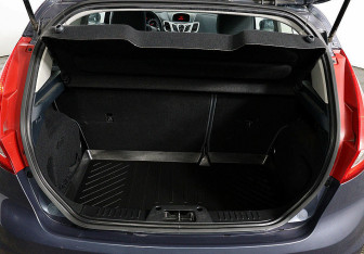 Подержанный автомобиль Ford Fiesta Hatchback 2012 года (13 фото)