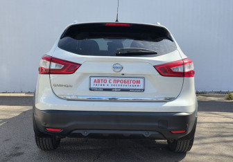 Подержанный автомобиль Nissan Qashqai 2016 года (6 фото)