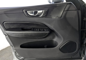 Подержанный автомобиль Volvo XC60 2021 года (19 фото)