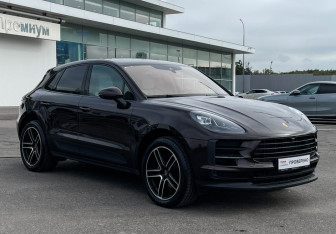 Подержанный автомобиль Porsche Macan 2021 года (3 фото)