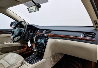 Подержанный автомобиль Skoda Superb Liftback 2012 года (13 фото)