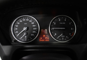 Подержанный автомобиль BMW X5 2008 года (12 фото)